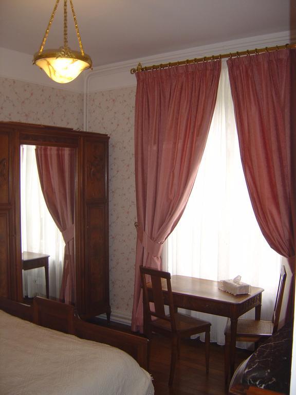 Hotel Le Terrondou Vic-sur-Cère Habitación foto